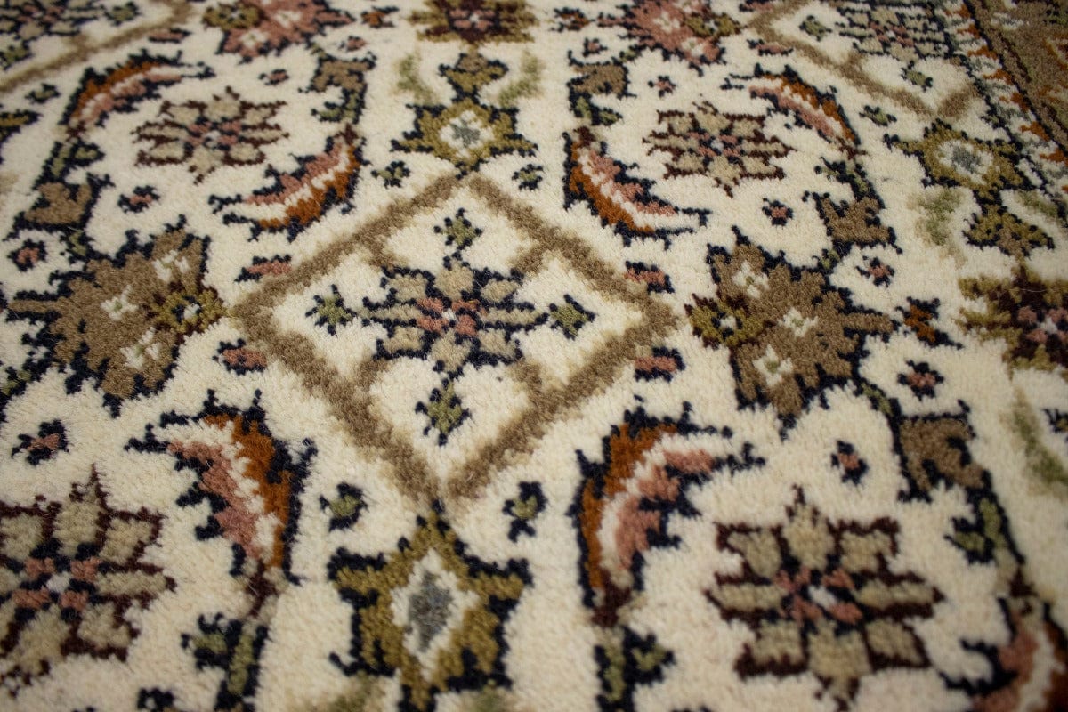 Cream Floral Tribal 2'5X4'7 Indo-Bidjar Oriental Rug