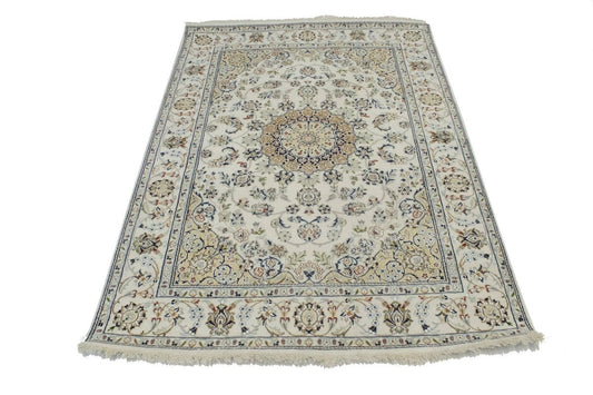 Cream Floral 5X7 Indo-Nain Oriental Rug