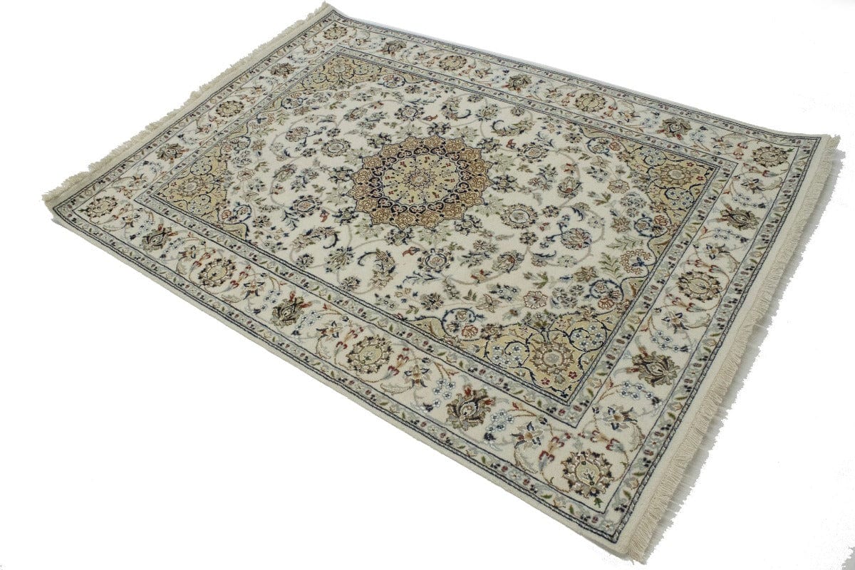 Cream Floral 5X7 Indo-Nain Oriental Rug