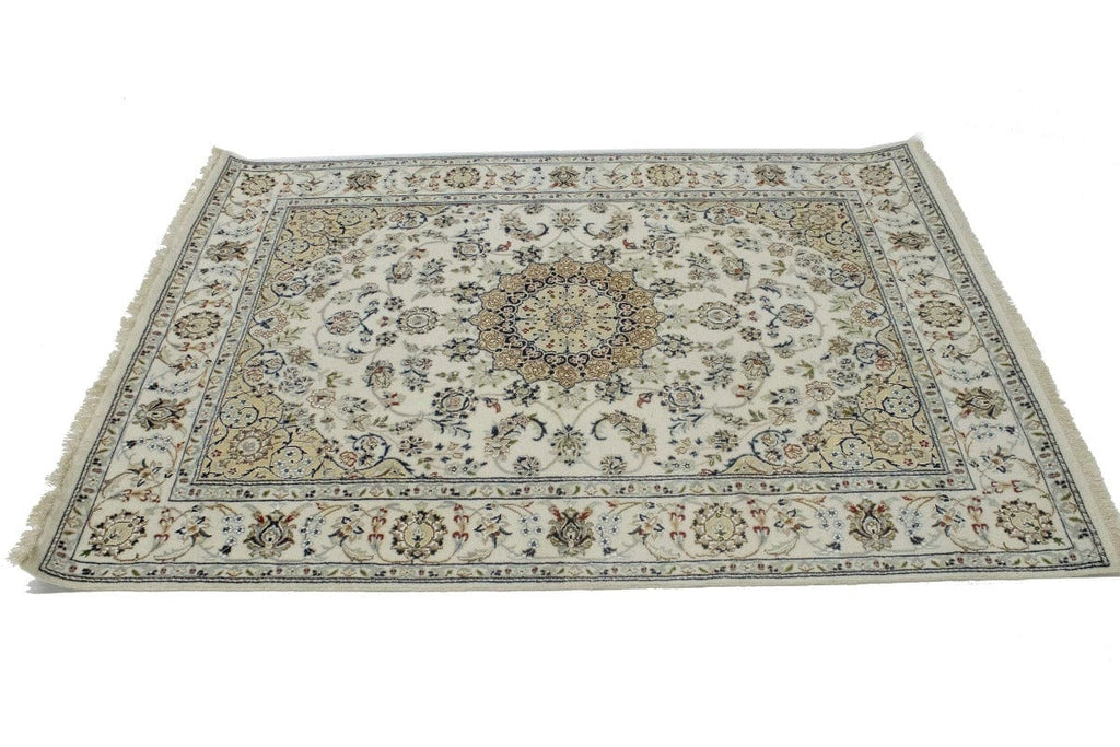 Cream Floral 5X7 Indo-Nain Oriental Rug