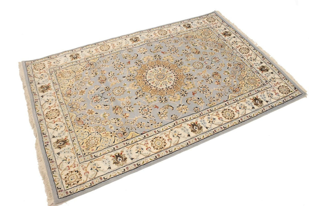 Light Blue-gray Floral 4X6 Indo-Nain Oriental Rug