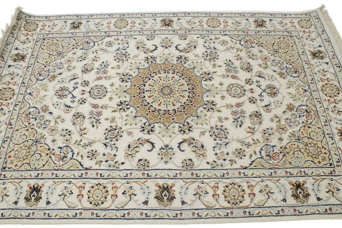 Cream Floral 4X6 Indo-Nain Oriental Rug