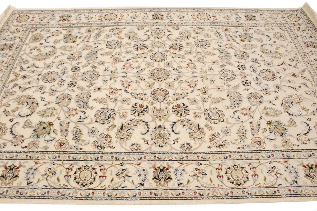 Cream Floral 6X9 Indo-Nain Oriental Rug