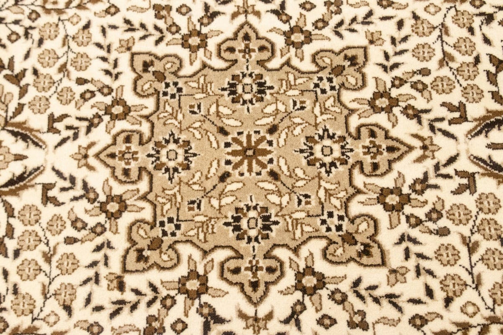 Cream Floral Kirman 6X8 Oriental Rug