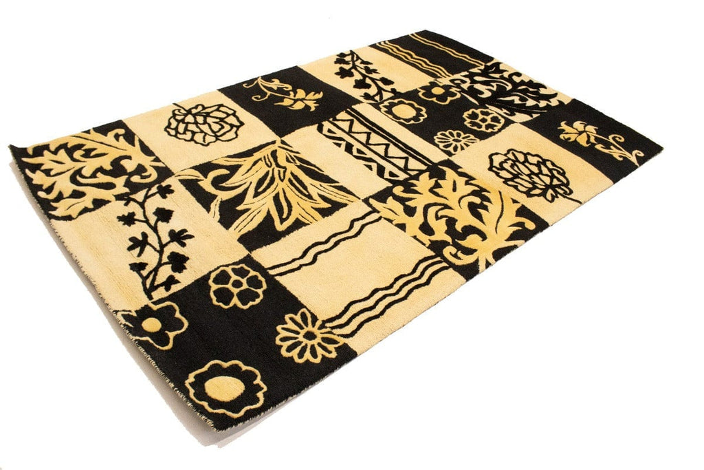 Cream & Black Floral 5X8 Hand-Tufted Modern Rug