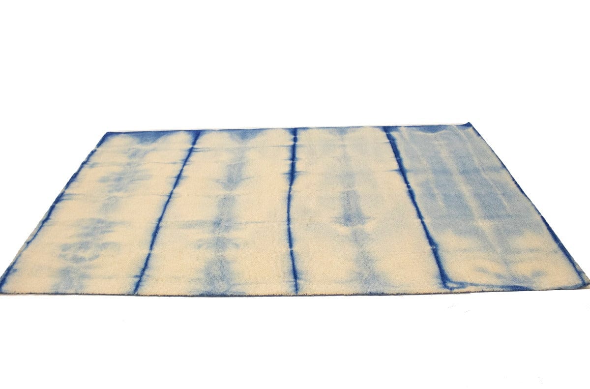 Cream & Blue Tie-Dye 5X8 Hand-Tufted Modern Rug