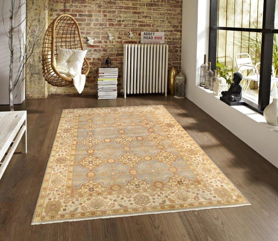 Sultanabad Collection Hand-Knotted Lamb's Wool Area Rug- 6' 0" X 9' 0"