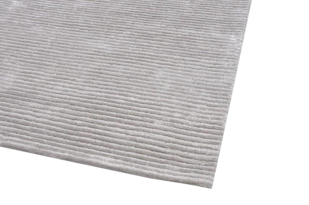 Edgy Collection Hand-Tufted Silk and Wool Silver Area Rug- 5' 0" X 8' 0"