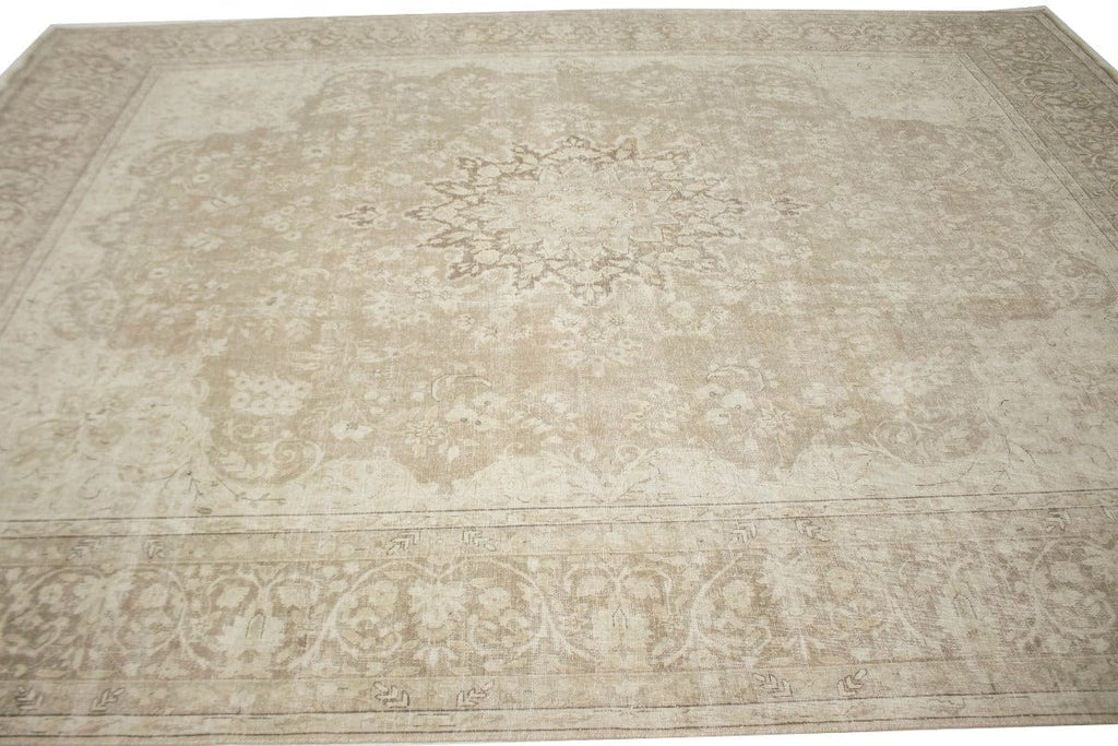 Muted Traditional Floral 9'5X13 Distressed Kerman Persian Rug