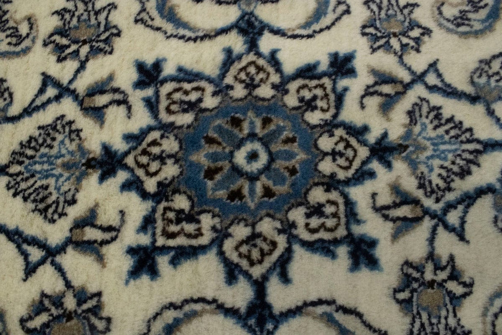 Cream Floral Classic 2'4X4'5 Nain Persian Rug