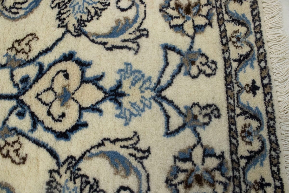 Cream Floral Classic 2'4X4'6 Nain Persian Rug