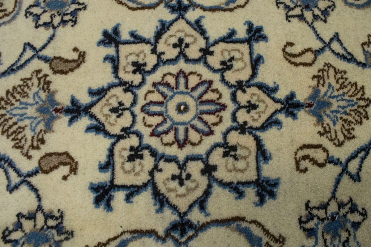 Cream Floral Classic 2'4X4'5 Nain Persian Rug