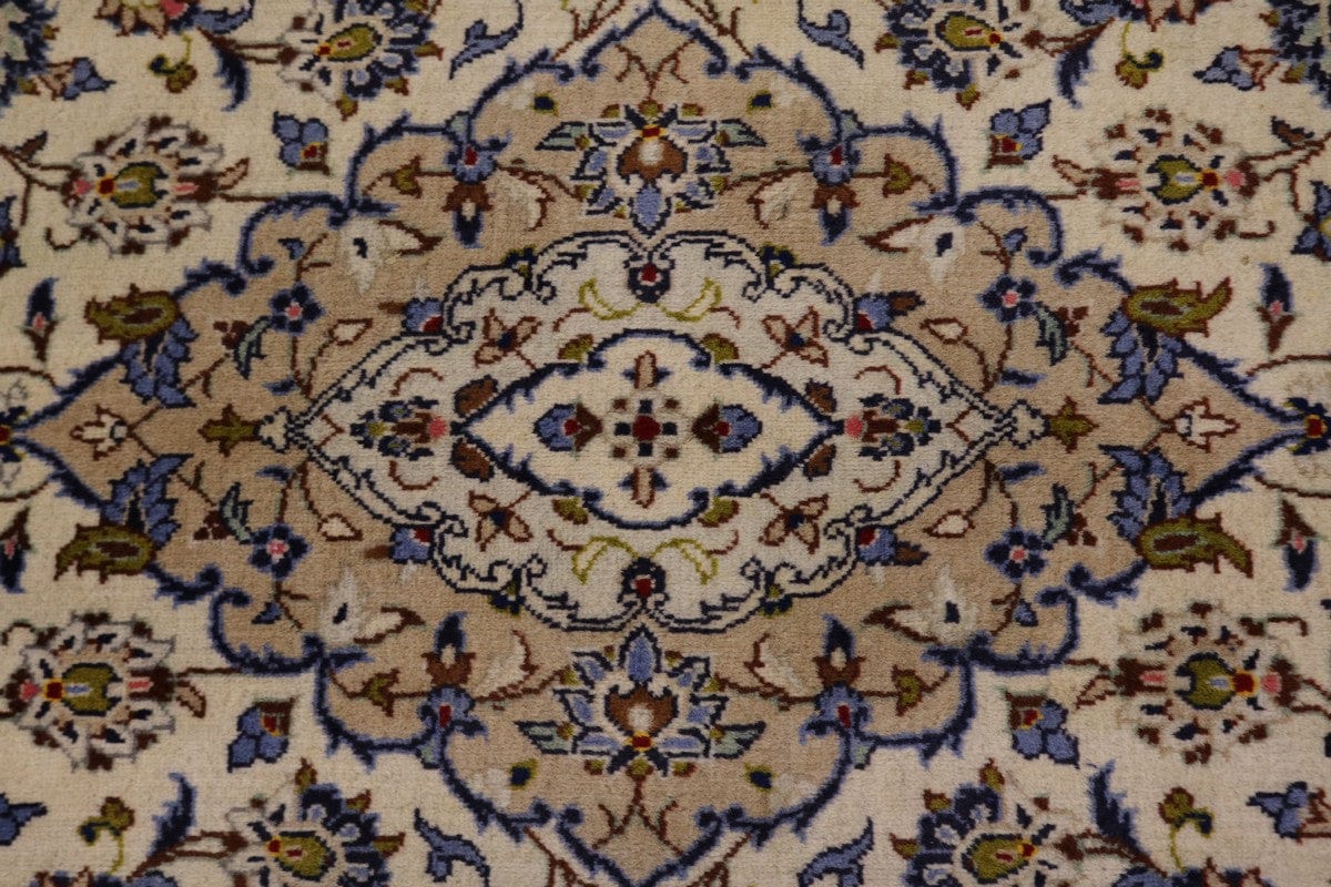 Vintage Cream Traditional 7X10 Kashan Persian Rug